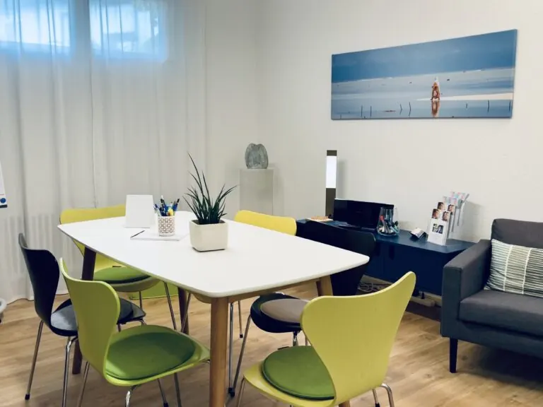 Coaching-Tisch für Lern- und Lehrstellencoaching in der Praxis Riehen